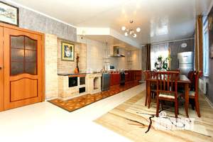 Дом 206м², 2-этажный, участок 11 сот.