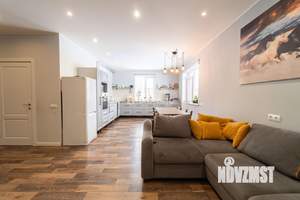 Дом 233м², 3-этажный, участок 10 сот.