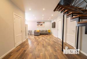 Дом 233м², 3-этажный, участок 10 сот.