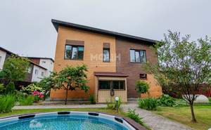 Дом 350м², 2-этажный, участок 10 сот.  