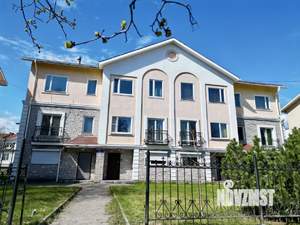 Таунхаус 253м², 3-этажный, участок 2 сот.  