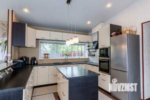 Дом 350м², 2-этажный, участок 10 сот.  