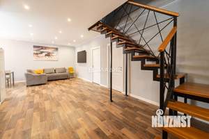 Дом 233м², 3-этажный, участок 10 сот.  