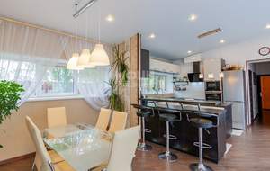 Дом 350м², 2-этажный, участок 10 сот.  