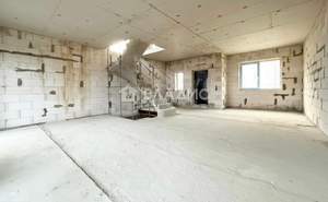 Дом 176м&sup2;, 3-этажный, участок 6 сот.  