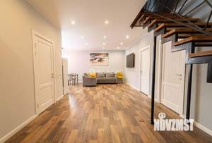 Дом 233м², 3-этажный, участок 10 сот.  