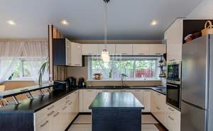 Дом 350м², 2-этажный, участок 10 сот.  