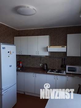 Студия квартира, посуточно, 38м2, 1/15 этаж