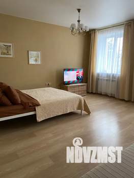 Студия квартира, посуточно, 38м2, 1/5 этаж