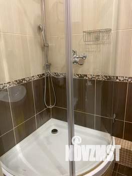 Студия квартира, посуточно, 38м2, 1/5 этаж