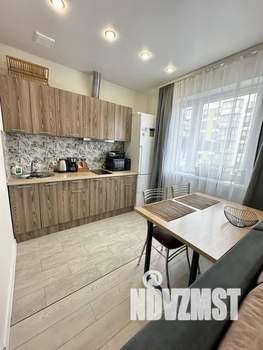 Студия квартира, посуточно, 35м2, 1/5 этаж