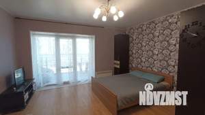 Студия квартира, посуточно, 32м2, 1/3 этаж