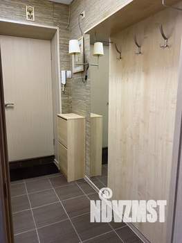 Студия квартира, посуточно, 38м2, 1/5 этаж