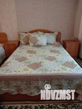 Студия квартира, посуточно, 37м2, 1/3 этаж