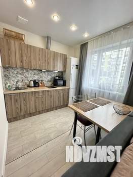 Студия квартира, посуточно, 35м2, 1/5 этаж