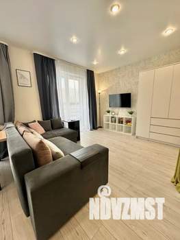 Студия квартира, посуточно, 35м2, 1/5 этаж