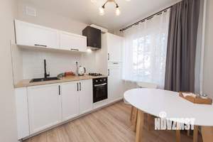 Студия квартира, посуточно, 30м2, 1/5 этаж