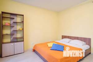 Студия квартира, посуточно, 36м2, 1/9 этаж