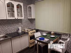 1-к квартира, посуточно, 38м2, 3/10 этаж