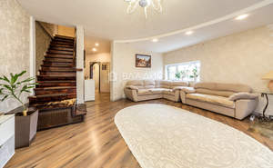 4-к квартира, вторичка, 121м2, 1/3 этаж